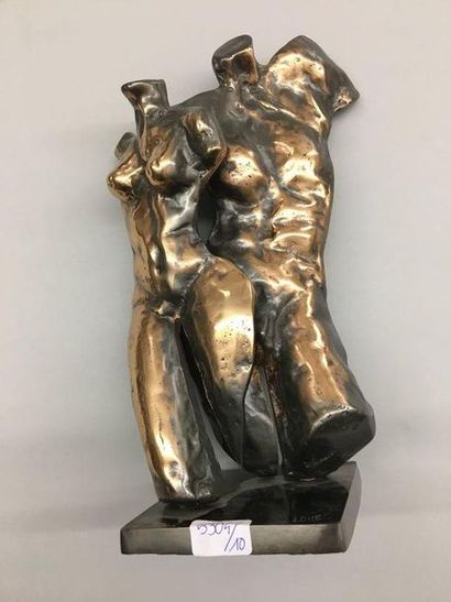 LOHE Yves (né en 1947) " Homme et femme ". Épreuve en bronze à patine mordorée, fonte...