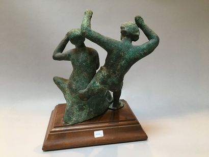 null Groupe en bronze patiné représentant un couple de danseurs

Haut : 30 cm (sans...