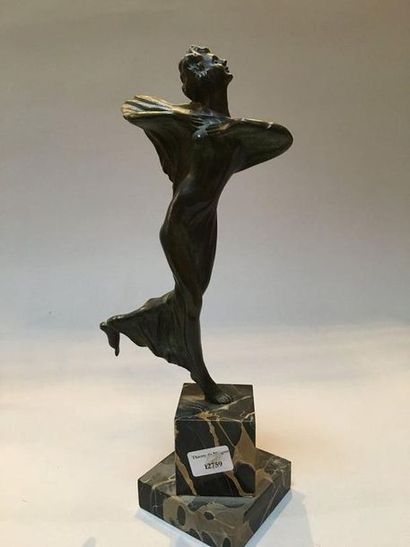 null Elfle dansant

Epreuve en bronze à patine brune

Haut : 28 cm