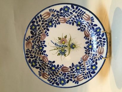 null Round dish with floral decoration

(wing restorations)