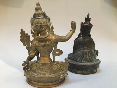 null Deux bouddhas assis en position lotus 