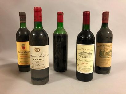 Ensemble de 5 bouteilles 1	 bouteille 	Château 	CARBONNIEUX, 	Pessac-Léognan 	1985	...