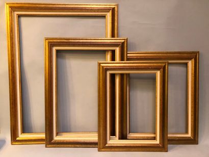 null Four frames: 

- 61 x 50,5 

- 60,5 x 43,5

- 100 x 73 

- 73 x 50,5