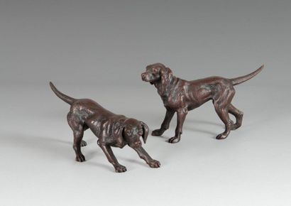 null Dogs of the pack
Three bronze patinated leads.
Dimensions 12 x 22 cm, 10 x 17...