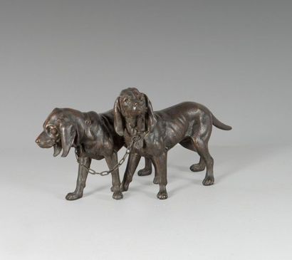 null Dogs of the pack
Three bronze patinated leads.
Dimensions 12 x 22 cm, 10 x 17...