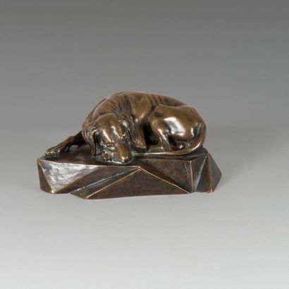 null Gésualdo GATTI (1855-1893)
Chien couché
Bronze à patine brune signé en creux...