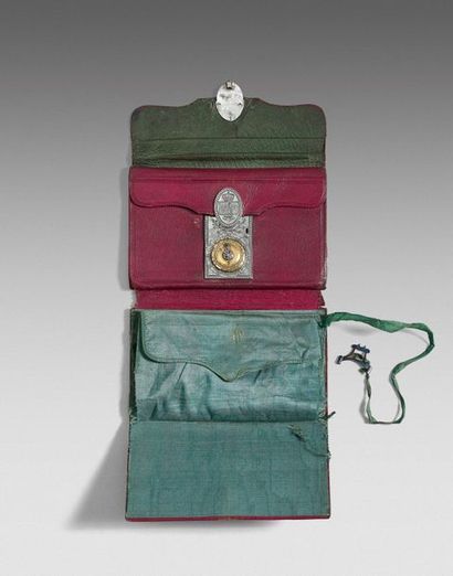 null Exceptional small wallet that once belonged to Marie-Antoinette. In red morocco,...