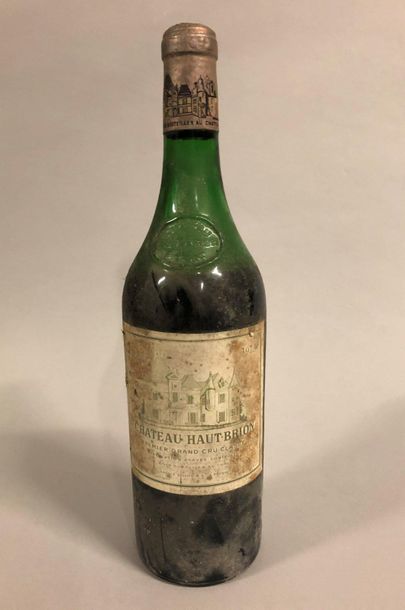 null 1 bouteille CH. HAUT-BRION, 1° cru Pessac-Léognan 1973 (ets, V, juste sous la...