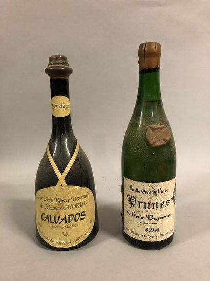 null 1 bouteille CALVADOS ''Hors d'âge'', Caves de Normandie (on joint une vieille...