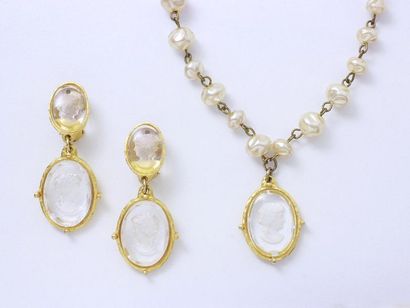 null 									
Half set in gold-plated metal, consisting of a necklace and a pair...
