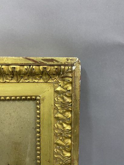 null Wooden frame and gilded paste decorated with pearl grapes and acanthus frieze

Louis...