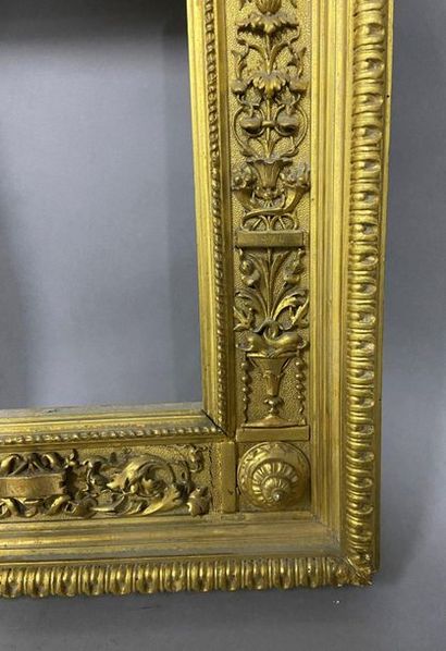 null Carved and gilded wood frame with openwork and floral pilasters and a gadroon...