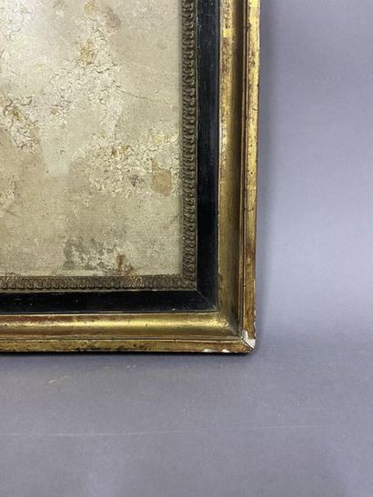 null Baguette en bois mouluré, doré et noirci

Epoque Louis XVI

40 x 29,5 x 4 cm...