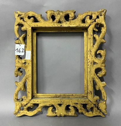 null Carved and openworked gilded linden frame with scroll decoration 

Italy, 18th...