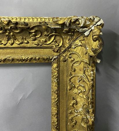 null Beautiful carved and gilded oak frame with Bérain decoration

Louis XIV period...