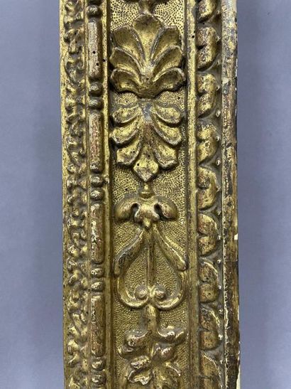 null Carved and gilded wood frame with rich decoration of foliage and mantling 

Italian...