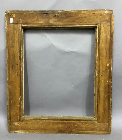 null Sculpted and gilded lindenwood frame with a frieze of water leaves and gadroons

Italy...
