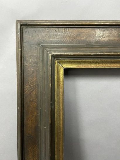 null Moulded wooden frame with a patina and gilded rabbets with an inverted profile...