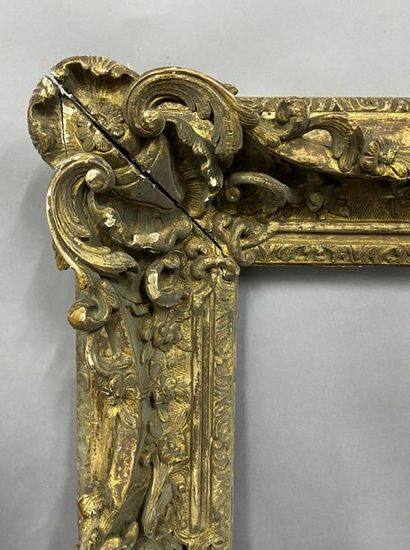 null Carved and gilded wood frame with very rich rocaille decoration, openwork shells,...