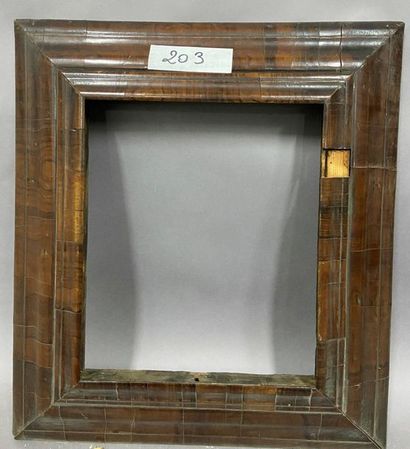 null Moulded wood frame with walnut veneer

Netherlands, 18th century

35 x 29.5...
