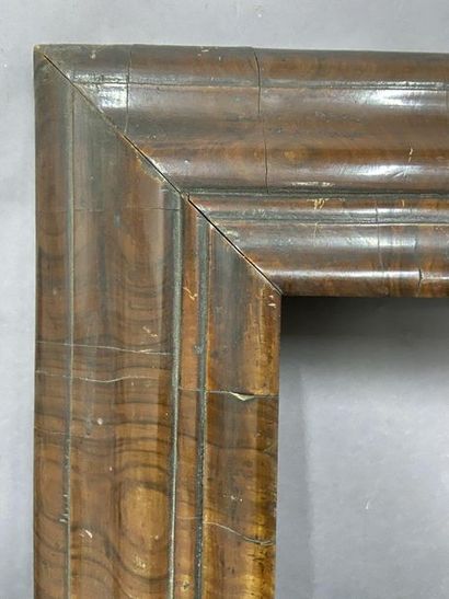 null Moulded wood frame with walnut veneer

Netherlands, 18th century

35 x 29.5...