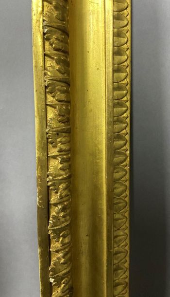 null Cadre en tilleul sculpté et doré à décor de rais de coeurs

Italie, début XIXème...