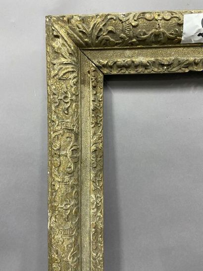null Cadre en bois sculpté et doré à décor de lambrequins

Angleterre, XVIIIème siècle

29...