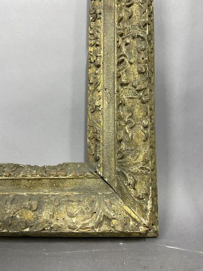 null Carved and gilded wooden frame with mantling decoration

England, 18th century

29...