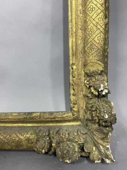 null Sculpted and gilded oak frame with corner decoration of flowers and fleur-de-lys...