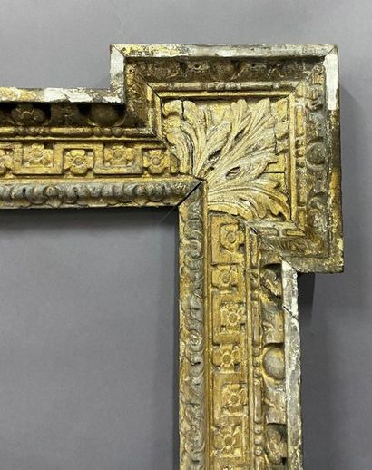 null Carved and gilded fir wood frame with decorations of recessed corners, Greek...
