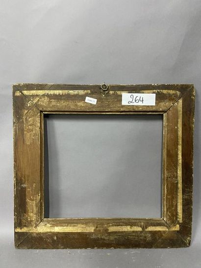 null Moulded and gilded lindenwood frame with an upside-down profile and acanthus...