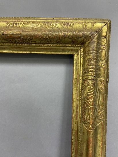 null Moulded and gilded lindenwood frame with an upside-down profile and corner decoration

Provence,...