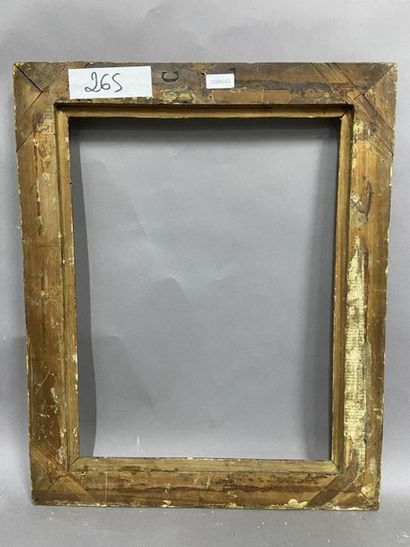 null Moulded and gilded lindenwood frame with an upside-down profile and corner decoration

Provence,...