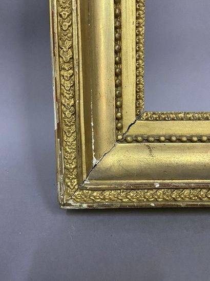 null Sculpted and gilded oak frame with a crowned pediment decoration of Weapons...