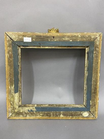 null Sculpted and gilded oak frame with a crowned pediment decoration of Weapons...