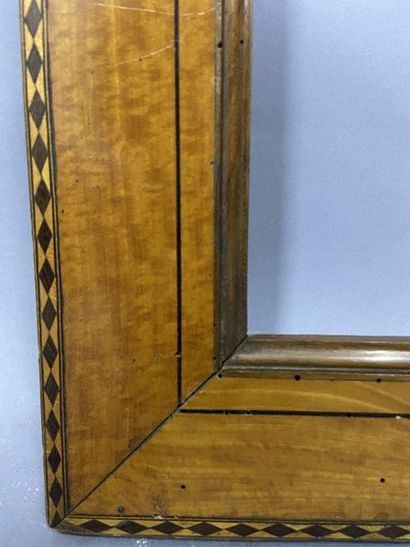 null Wooden frame, maple veneer and blackened wood mesh 

 France, 19th century

43...