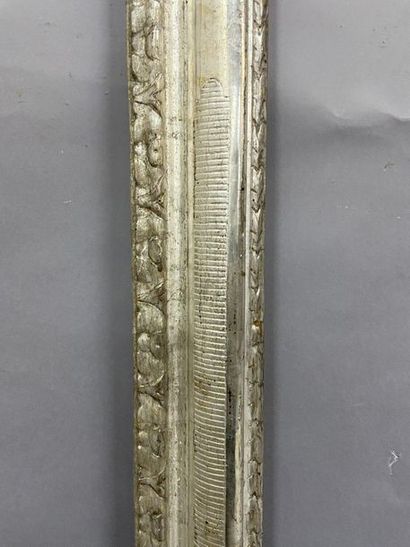 null Sculpted and silvery lindenwood frame with scraper decoration

 Italy XVII-XVIIIth...