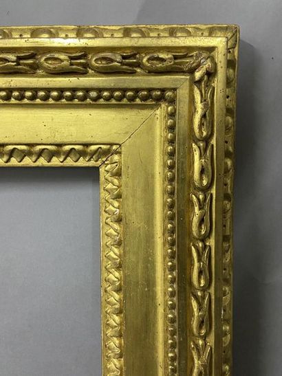 null Wooden frame, carved and gilded, decorated with heart grapes, pearl grapes,...