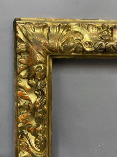 null Wooden frame, carved with an upside-down profile and gilded, with acanthus friezes...