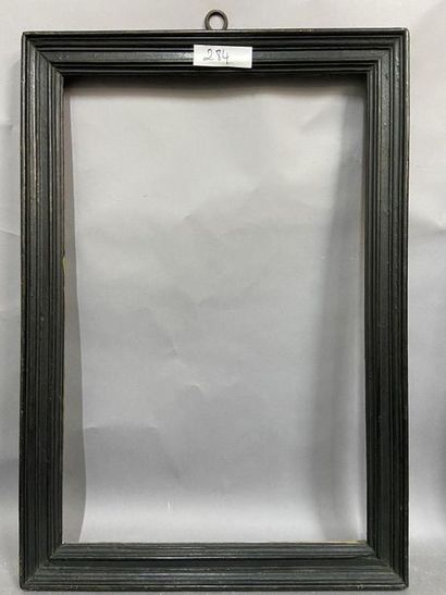 null Cassetta" frame in blackened molded wood

Italy, XVI-XVII century

86.5 x 56...