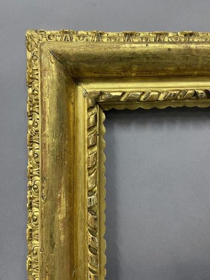null Cadre en bois, mouluré et redoré

Italie, XVIIIe siècle

18 x 23 x 10 cm 

(modifié...