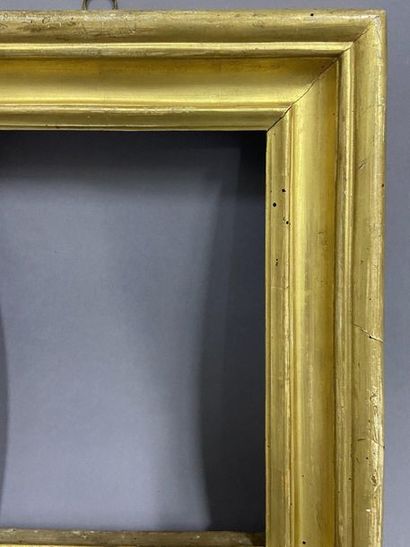 null Moulded and gilded lindenwood frame

Rome, early 18th century

21 x 17 x 6 cm...