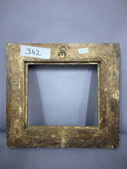 null Wooden frame, carved and gilded with a frieze of laurel leaves and flowers 

Piedmont,...