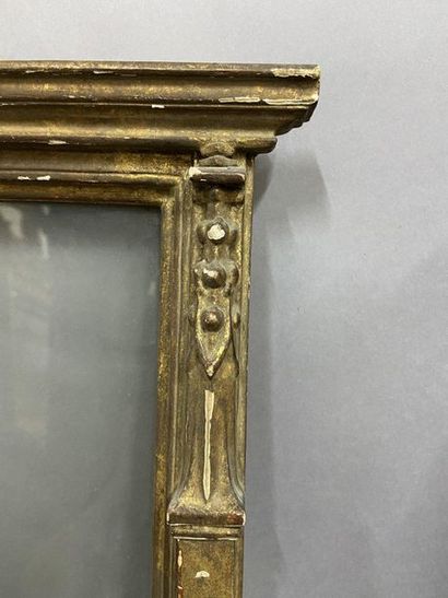 null Carved and gilded wooden frame known as an entablature frame

Gothic style

29...