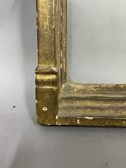 null Carved and gilded wooden frame known as an entablature frame

Gothic style

29...