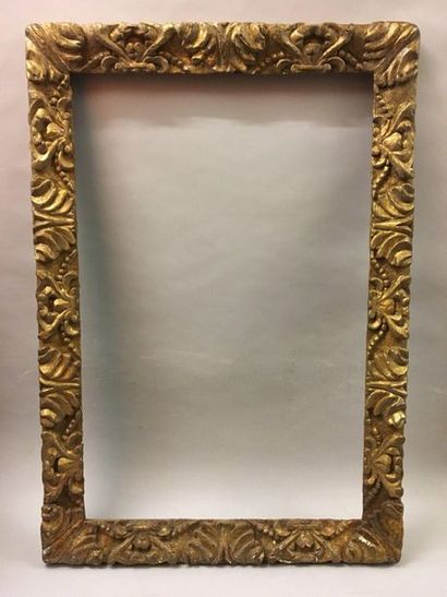 null *Carved and gilded wood frame with beautiful decoration of acanthus and stylized...