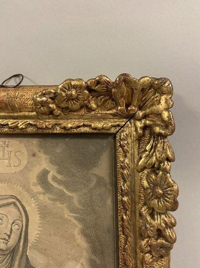 null Carved and gilded wooden frame, flower and fleur-de-lys corners, with its antique...