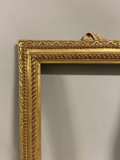 null Pair of small carved and gilded oak frames with upside down profile

eighteenth...