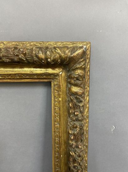 null Sculpted and gilded oak frame with a frieze of laurel leaves

Louis XIII period

43...