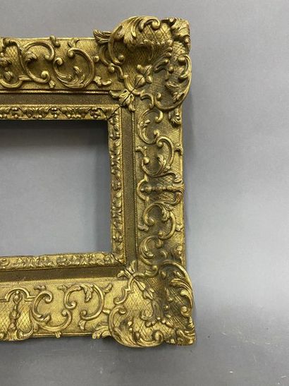 null Sculpted and gilded oak frame with beautiful Bérain decoration

Louis XIV period

15.5...